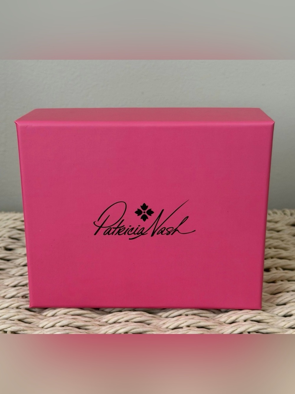 Patricia Nash Mini Leather Lanza Tooled Push Lock Wallet brand new in box! - Picture 2 of 7